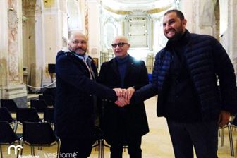 Napolitano Case sostiene “Scenari al Plesco” e porta a teatro i migliori studenti
